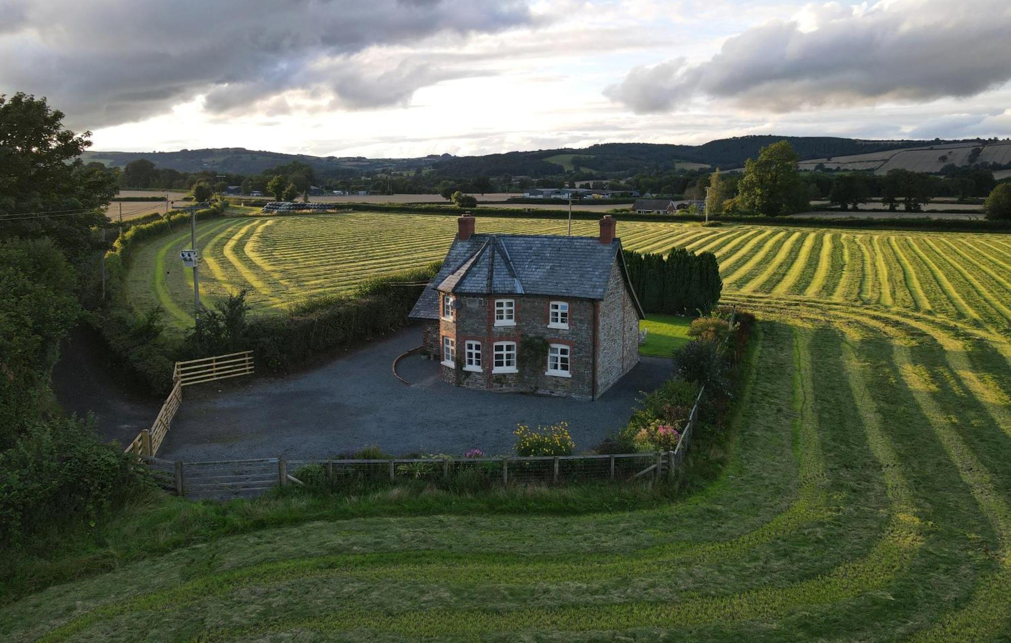 Country Cottage With Far Reaching Views Presteigne Exterior photo